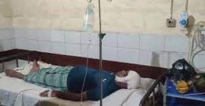 আঘাত করে পালালো আসামি পুলিশের মাথায় চায়ের মগ দিয়ে