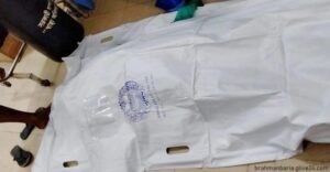 মাকে কুপিয়ে মারলেন বাবা সন্তানের সামনেই